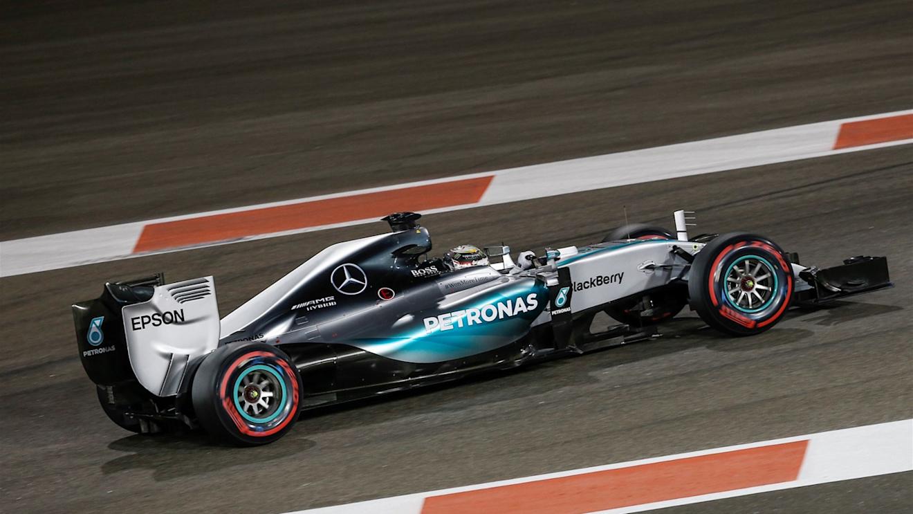 Lewis Hamilton (GBR) Mercedes AMG F1 W06 at Formula One World Championship, Rd19, Abu Dhabi Grand Prix, Qualifying, Yas Marina Circuit, Abu Dhabi, UAE, Saturday 28 November 2015. © Sutton Motorsport Images