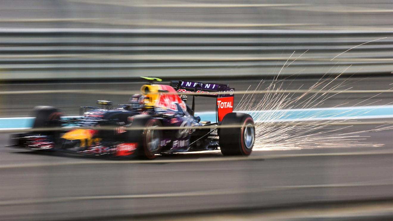 Daniil Kvyat (RUS) Red Bull Racing RB11 at Formula One World Championship, Rd19, Abu Dhabi Grand Prix, Qualifying, Yas Marina Circuit, Abu Dhabi, UAE, Saturday 28 November 2015. © Sutton Motorsport Images
