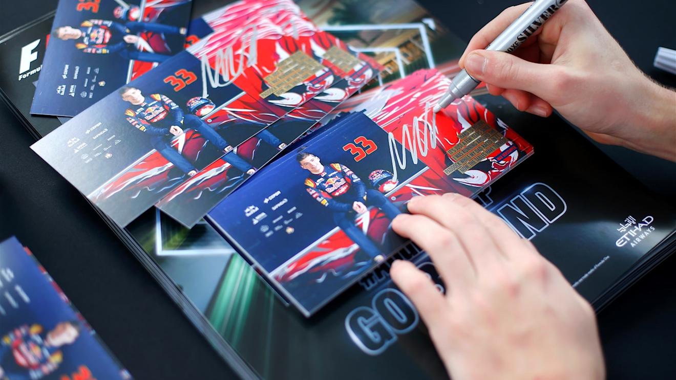 Max Verstappen (NDL) Scuderia Toro Rosso auotgraph cards at Formula One World Championship, Rd19, Abu Dhabi Grand Prix, Qualifying, Yas Marina Circuit, Abu Dhabi, UAE, Saturday 28 November 2015. © Sutton Motorsport Images