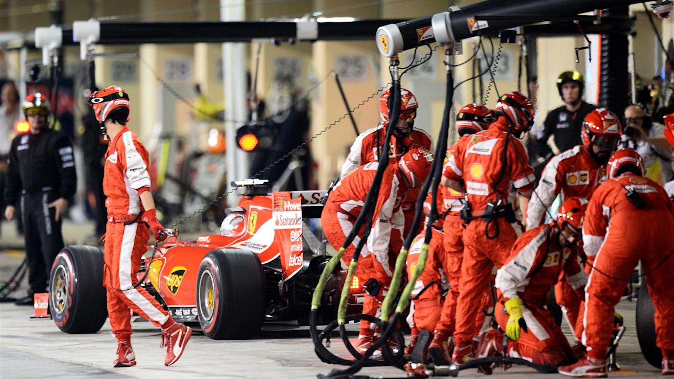 Sebastian Vettel (GER) Ferrari SF15-T pitstop at Formula One World Championship, Rd19, Abu Dhabi Grand Prix, Race, Yas Marina Circuit, Abu Dhabi, UAE, Sunday 29 November 2015. © Sutton Motorsport Images