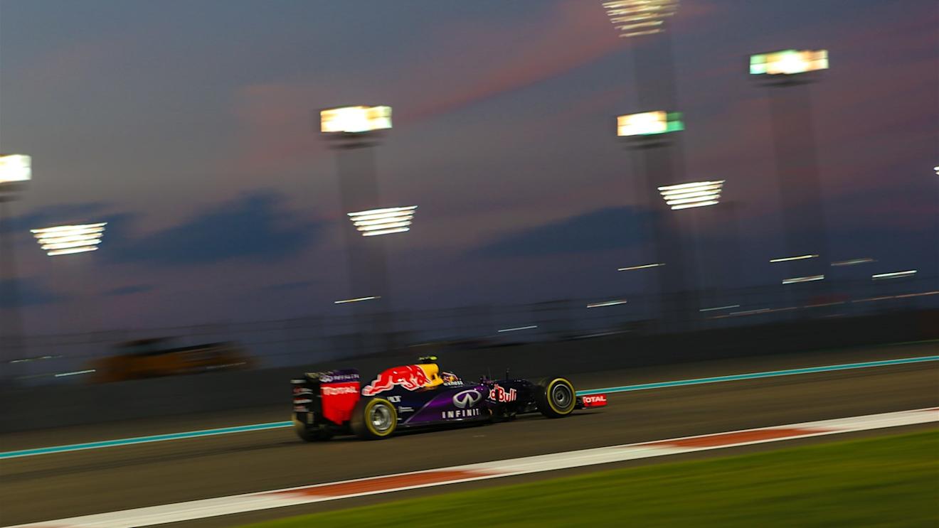 Daniil Kvyat (RUS) Red Bull Racing RB11 at Formula One World Championship, Rd19, Abu Dhabi Grand Prix, Race, Yas Marina Circuit, Abu Dhabi, UAE, Sunday 29 November 2015. © Sutton Motorsport Images