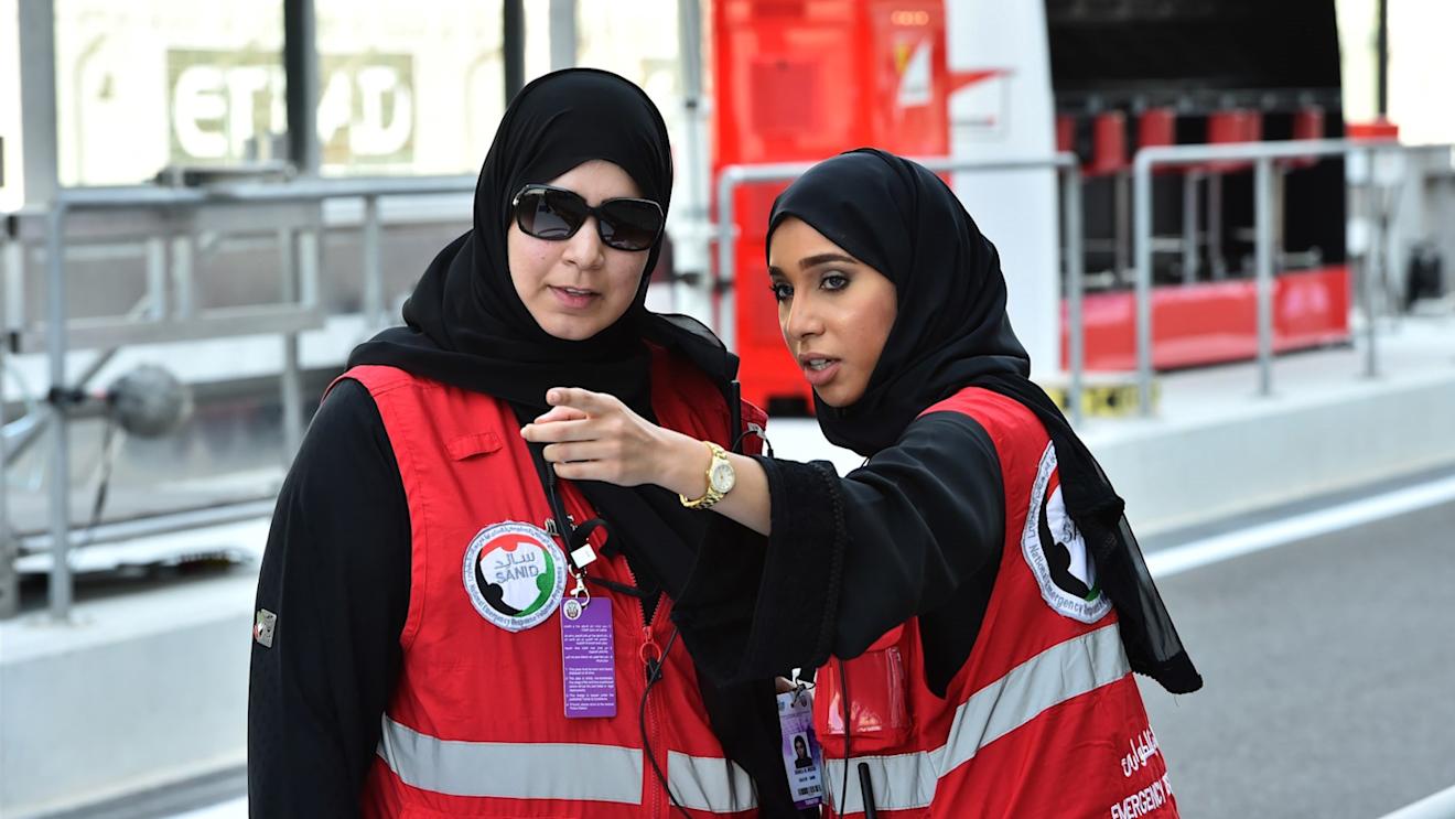 Marshals at Formula One World Championship, Rd19, Abu Dhabi Grand Prix, Preparations, Yas Marina Circuit, Abu Dhabi, UAE, Thursday 26 November 2015. © Sutton Motorsport Images