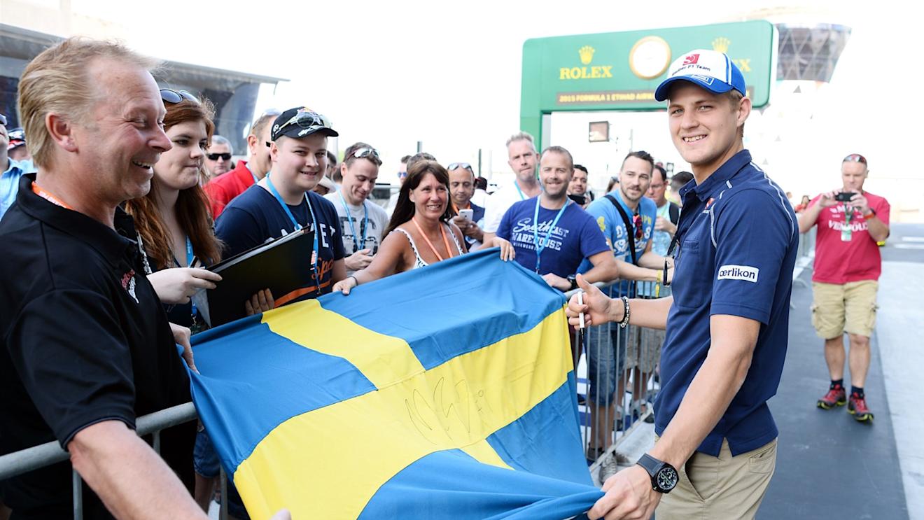 Marcus Ericsson (SWE) Sauber with fans and Swedish flag at Formula One World Championship, Rd19, Abu Dhabi Grand Prix, Preparations, Yas Marina Circuit, Abu Dhabi, UAE, Thursday 26 November 2015. © Sutton Motorsport Images
