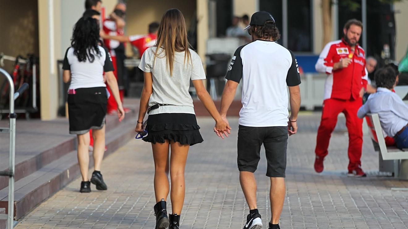 Fernando Alonso (ESP) McLaren with his girlfriend Lara Alvarez (ESP) at Formula One World Championship, Rd19, Abu Dhabi Grand Prix, Preparations, Yas Marina Circuit, Abu Dhabi, UAE, Thursday 26 November 2015. © Sutton Motorsport Images
