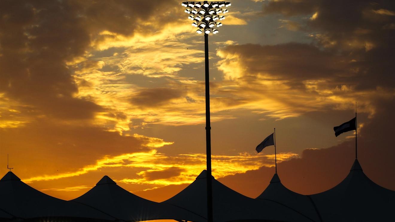 Sunset at Formula One World Championship, Rd19, Abu Dhabi Grand Prix, Preparations, Yas Marina Circuit, Abu Dhabi, UAE, Thursday 26 November 2015. © Sutton Motorsport Images