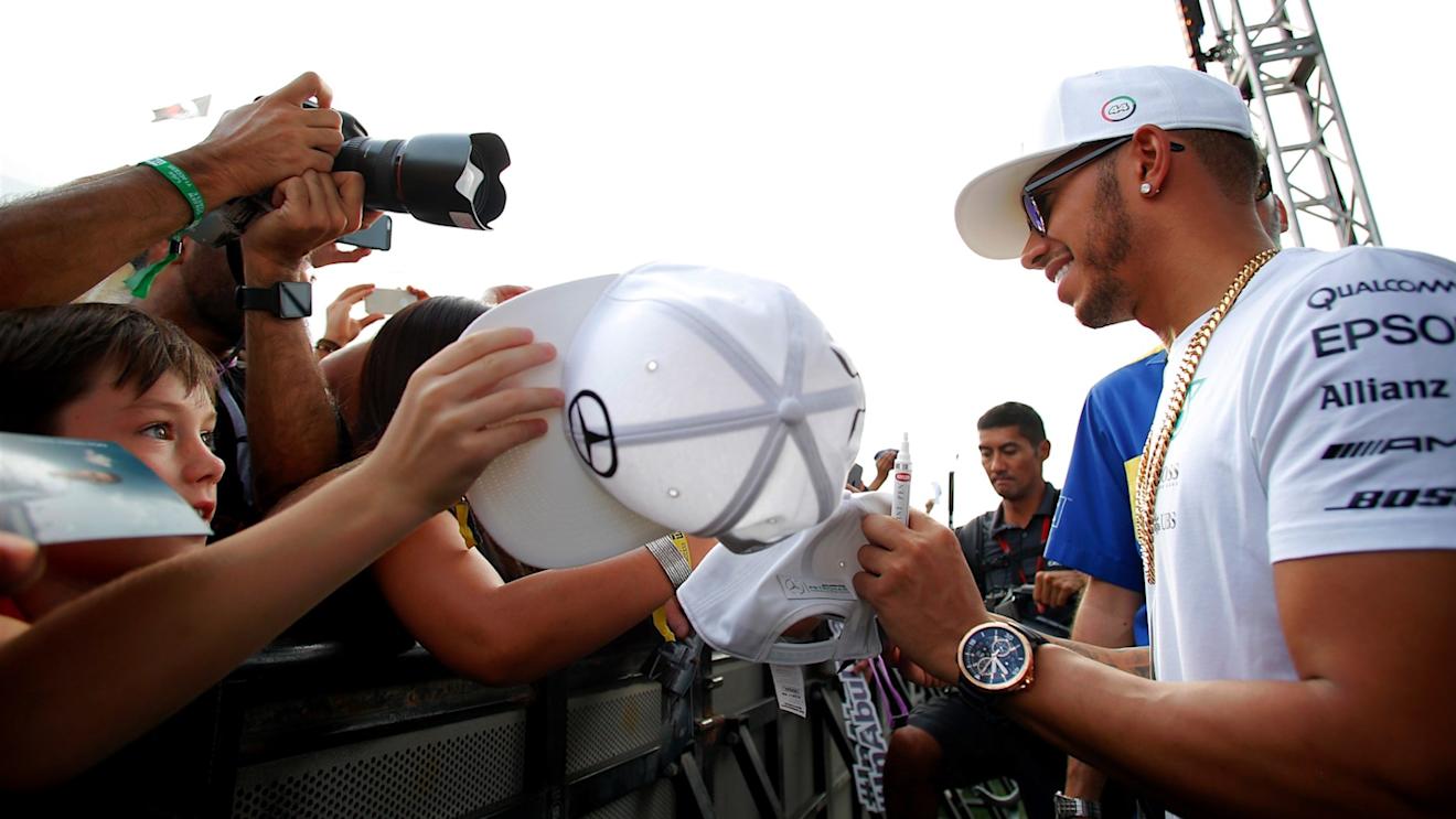 Lewis Hamilton (GBR) Mercedes AMG F1 signs autographs for the fans at Formula One World Championship, Rd19, Abu Dhabi Grand Prix, Preparations, Yas Marina Circuit, Abu Dhabi, UAE, Thursday 26 November 2015. © Sutton Motorsport Images