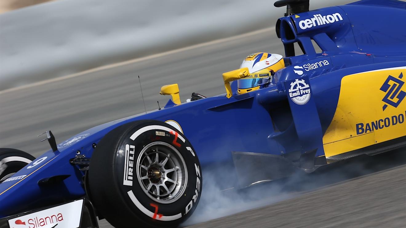 Marcus Ericsson (SWE) Sauber C34 locks up at Formula One World Championship, Rd4, Bahrain Grand Prix Practice, Bahrain International Circuit, Sakhir, Bahrain, Friday 17 April 2015. © Sutton Motorsport Images