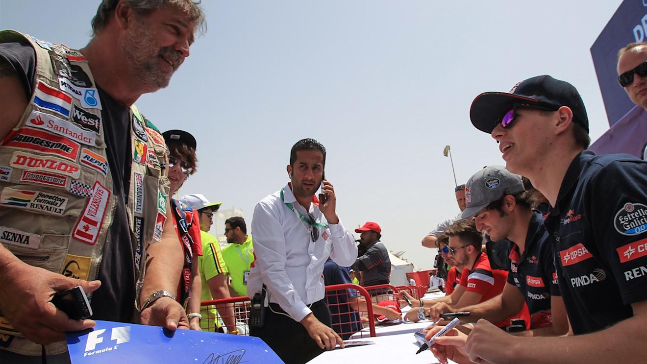 Max Verstappen (NDL) Scuderia Toro Rosso signs autographs for the fans at Formula One World Championship, Rd4, Bahrain Grand Prix Qualifying, Bahrain International Circuit, Sakhir, Bahrain, Saturday 18  April 2015. © Sutton Motorsport Images