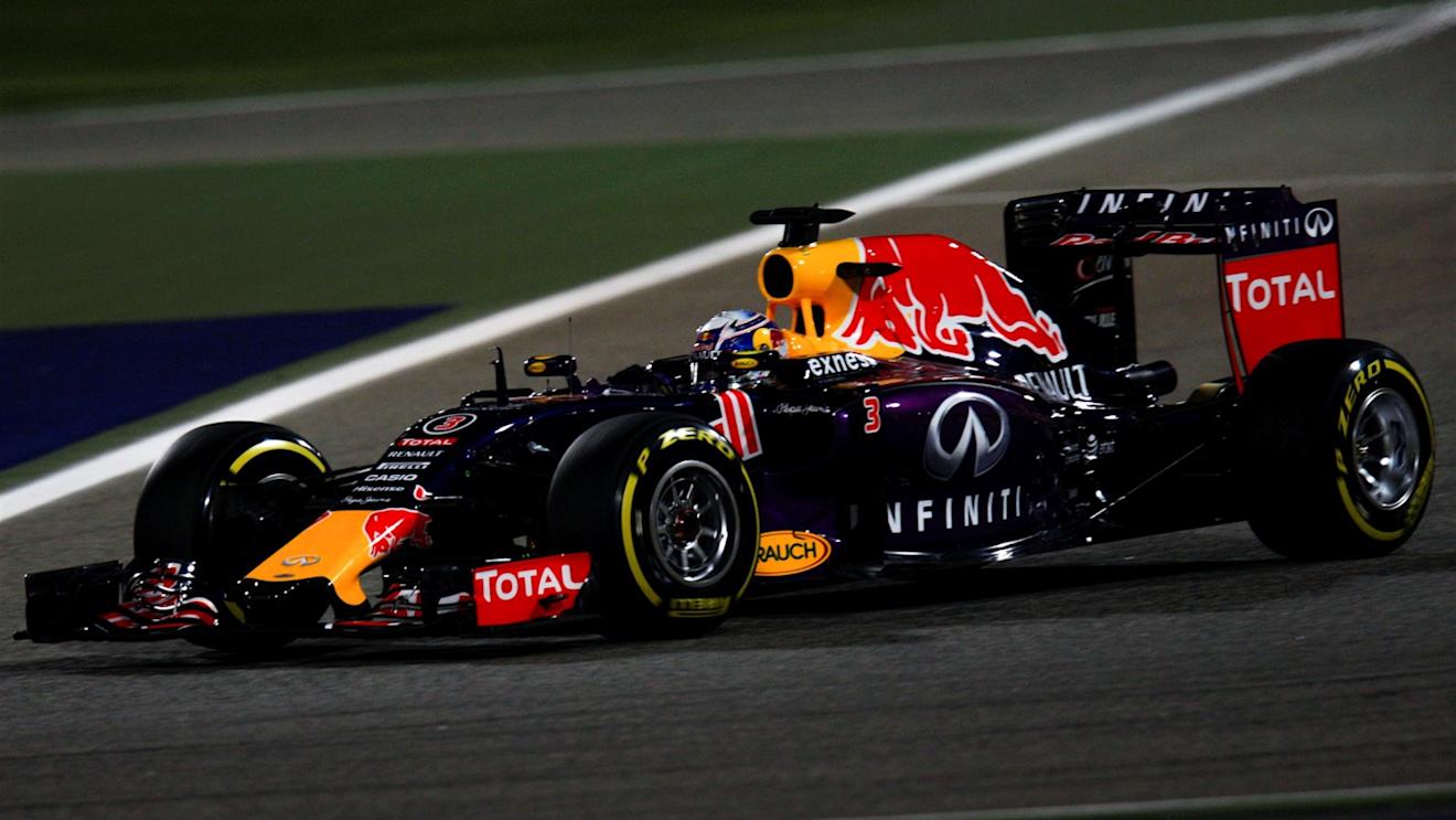 Daniel Ricciardo (AUS) Red Bull Racing RB11 at Formula One World Championship, Rd4, Bahrain Grand Prix Qualifying, Bahrain International Circuit, Sakhir, Bahrain, Saturday 18  April 2015. © Sutton Motorsport Images