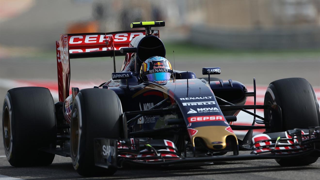 Carlos Sainz jr (ESP) Scuderia Toro Rosso STR10 at Formula One World Championship, Rd4, Bahrain Grand Prix Qualifying, Bahrain International Circuit, Sakhir, Bahrain, Saturday 18  April 2015. © Sutton Motorsport Images