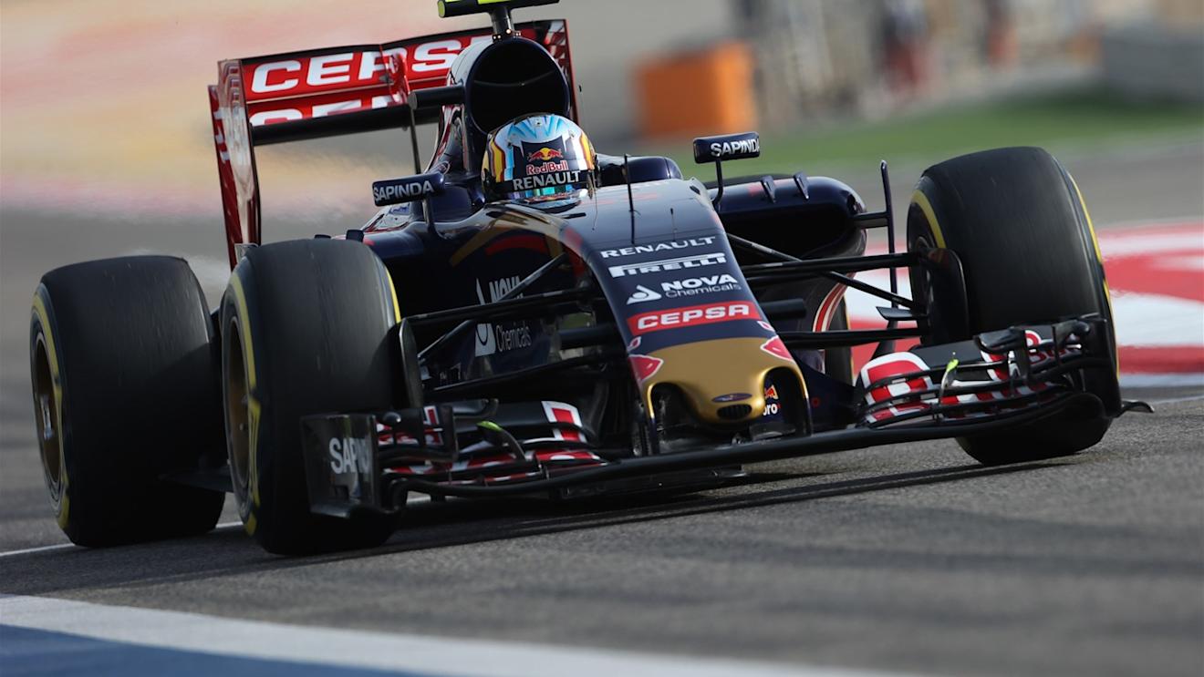 Carlos Sainz jr (ESP) Scuderia Toro Rosso STR10 at Formula One World Championship, Rd4, Bahrain Grand Prix Qualifying, Bahrain International Circuit, Sakhir, Bahrain, Saturday 18  April 2015. © Sutton Motorsport Images