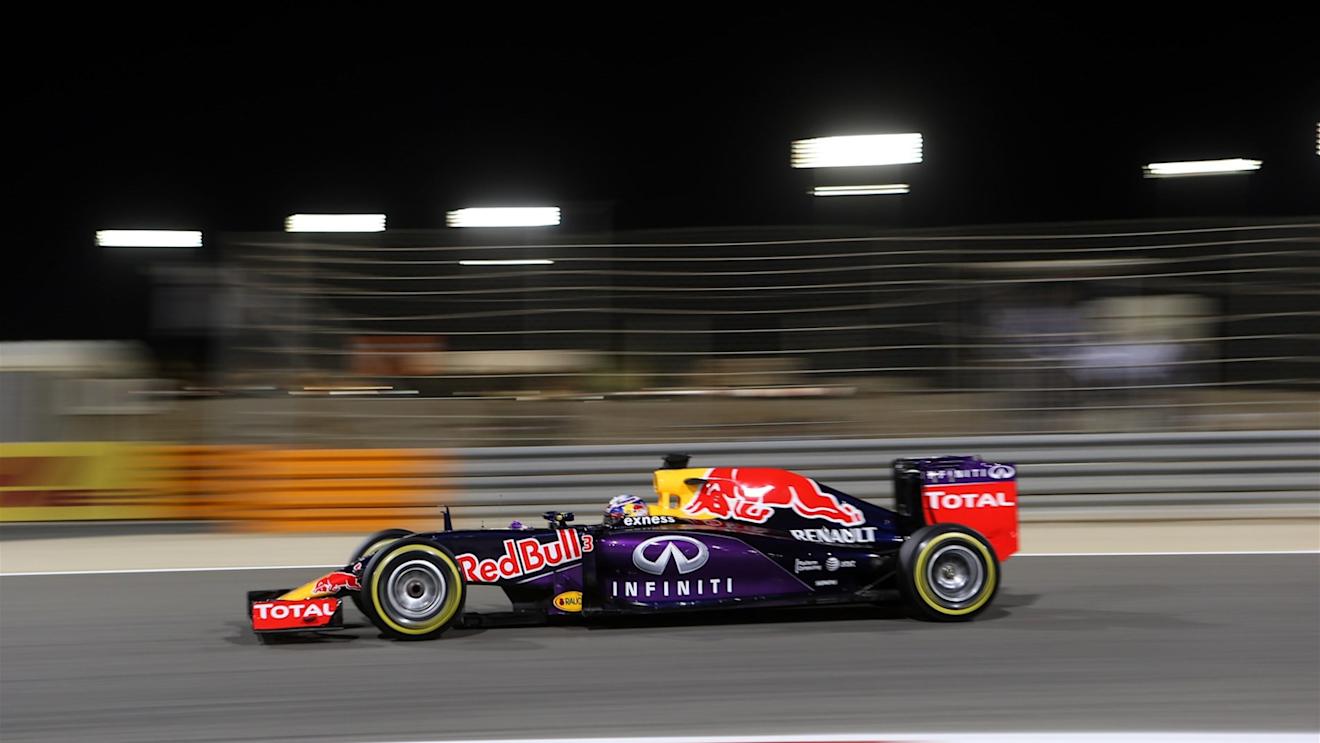 Daniel Ricciardo (AUS) Red Bull Racing RB11 at Formula One World Championship, Rd4, Bahrain Grand Prix Race, Bahrain International Circuit, Sakhir, Bahrain, Sunday 19  April 2015. © Sutton Motorsport Images