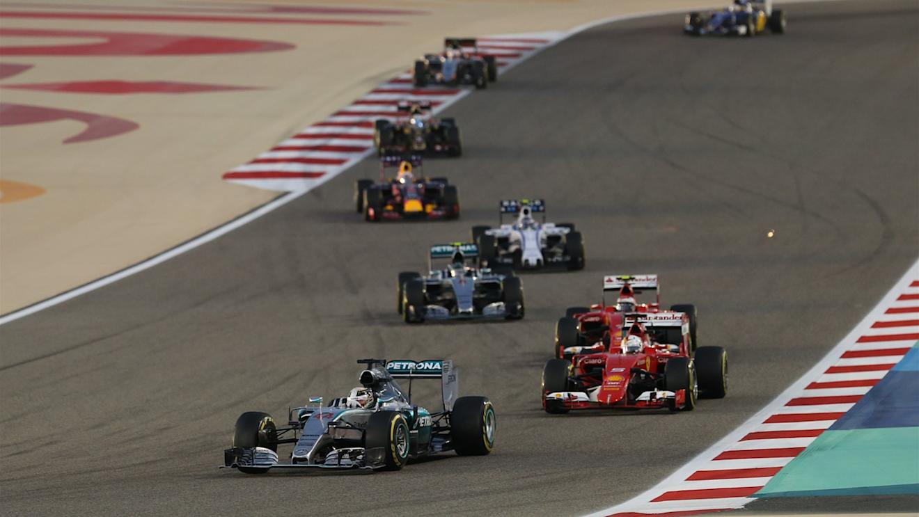 Lewis Hamilton (GBR) Mercedes AMG F1 W06 leads Sebastian Vettel (GER) Ferrari SF15-T and Kimi Raikkonen (FIN) Ferrari SF15-T at the start of the race Formula One World Championship, Rd4, Bahrain Grand Prix Race, Bahrain International Circuit, Sakhir, Bahrain, Sunday 19  April 2015. © Sutton Motorsport Images