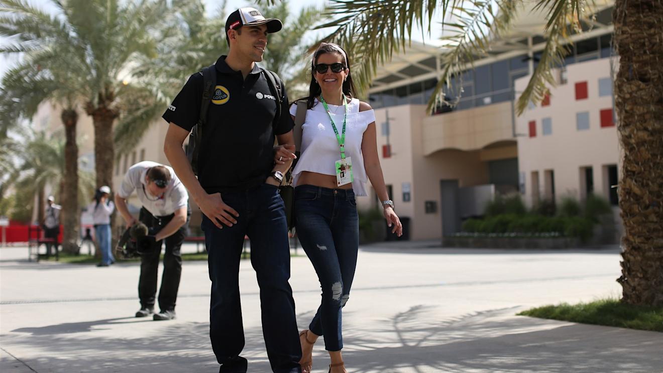 Pastor Maldonado (VEN) Lotus and wife Gabriella Tarkany (VEN) at Formula One World Championship, Rd4, Bahrain Grand Prix Race, Bahrain International Circuit, Sakhir, Bahrain, Sunday 19  April 2015. © Sutton Motorsport Images