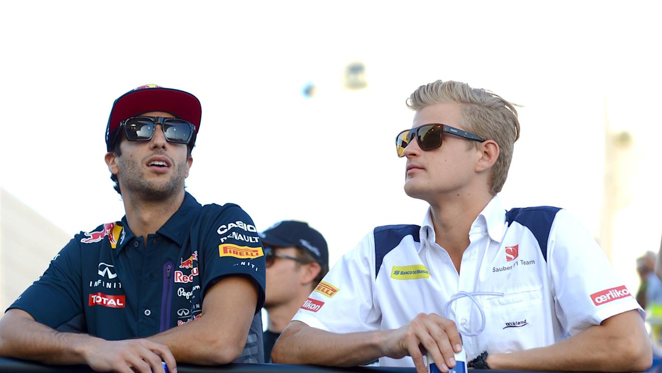 Daniel Ricciardo (AUS) Red Bull Racing and Marcus Ericsson (SWE) Sauber during the drivers parade at Formula One World Championship, Rd4, Bahrain Grand Prix Race, Bahrain International Circuit, Sakhir, Bahrain, Sunday 19  April 2015. © Sutton Motorsport Images