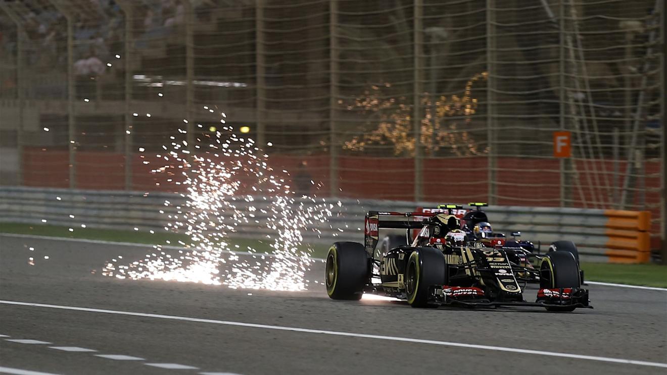 Pastor Maldonado (VEN) Lotus E23 Hybrid and Carlos Sainz jr (ESP) Scuderia Toro Rosso STR10 battle at Formula One World Championship, Rd4, Bahrain Grand Prix Race, Bahrain International Circuit, Sakhir, Bahrain, Sunday 19  April 2015. © Sutton Motorsport Images