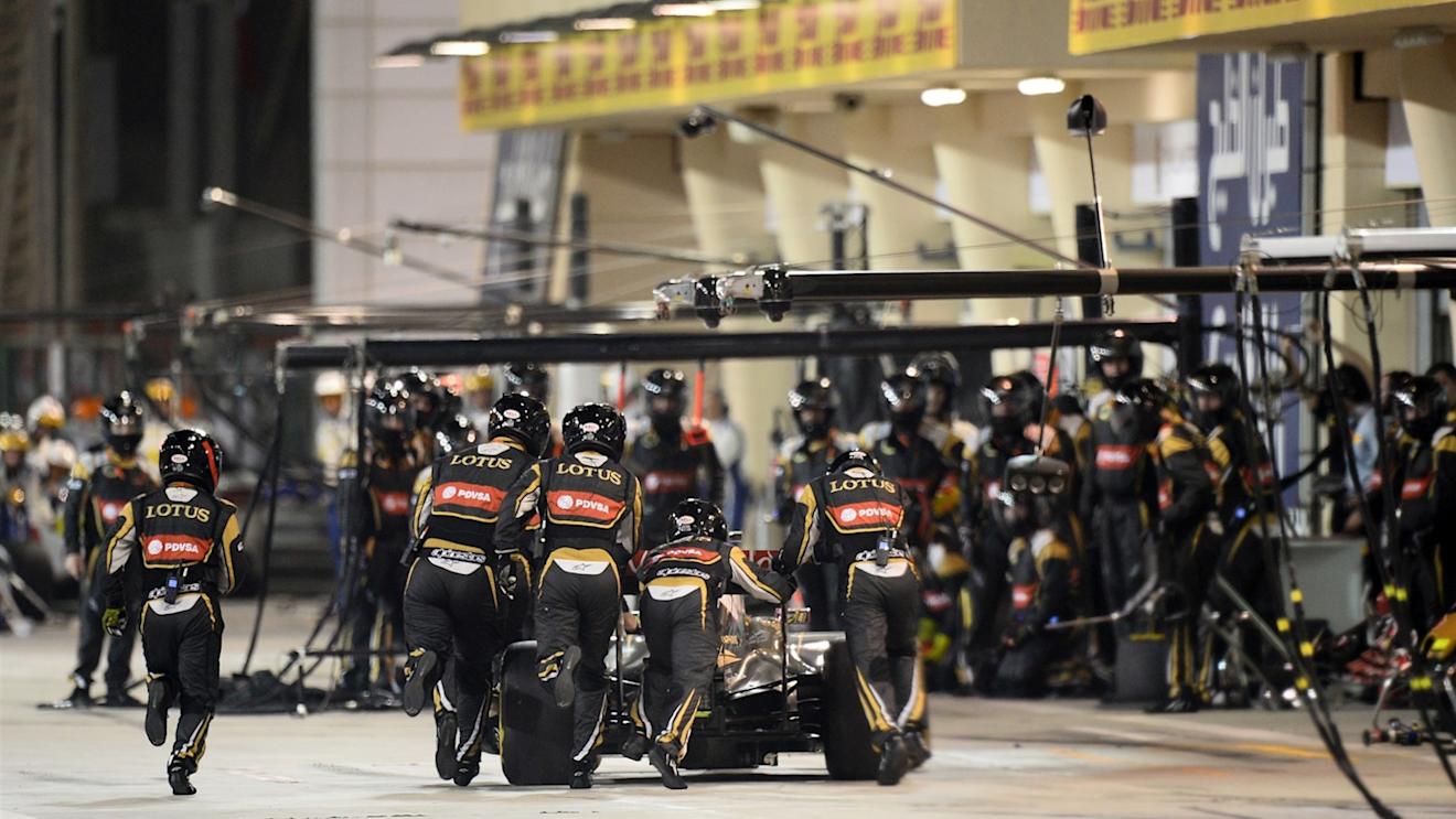 Pastor Maldonado (VEN) Lotus E23 Hybrid pit stop at Formula One World Championship, Rd4, Bahrain Grand Prix Race, Bahrain International Circuit, Sakhir, Bahrain, Sunday 19  April 2015. © Sutton Motorsport Images