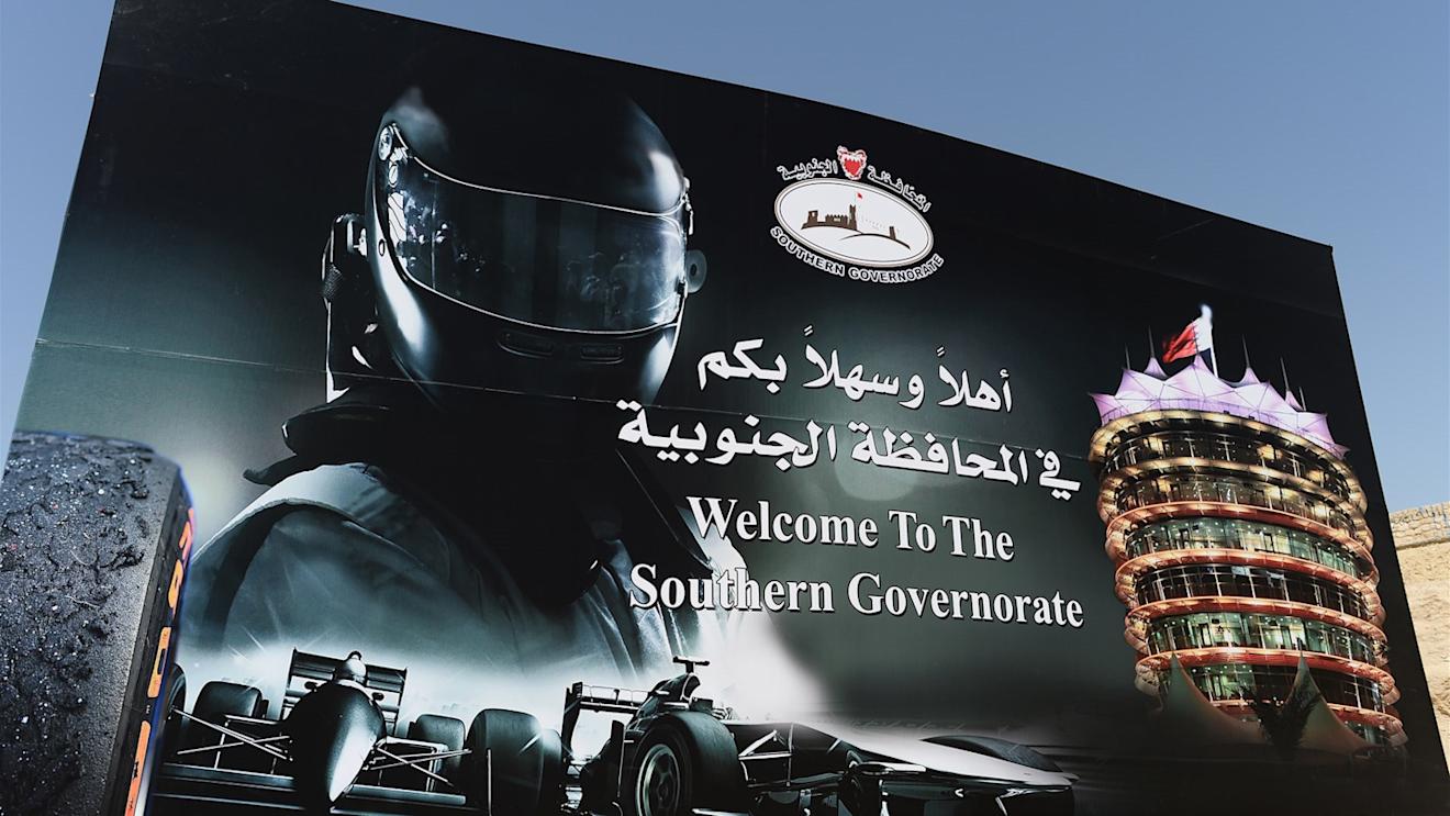 Sign at Formula One World Championship, Rd4, Bahrain Grand Prix Preparations, Bahrain International Circuit, Sakhir, Bahrain, Thursday 16  April 2015. © Sutton Motorsport Images