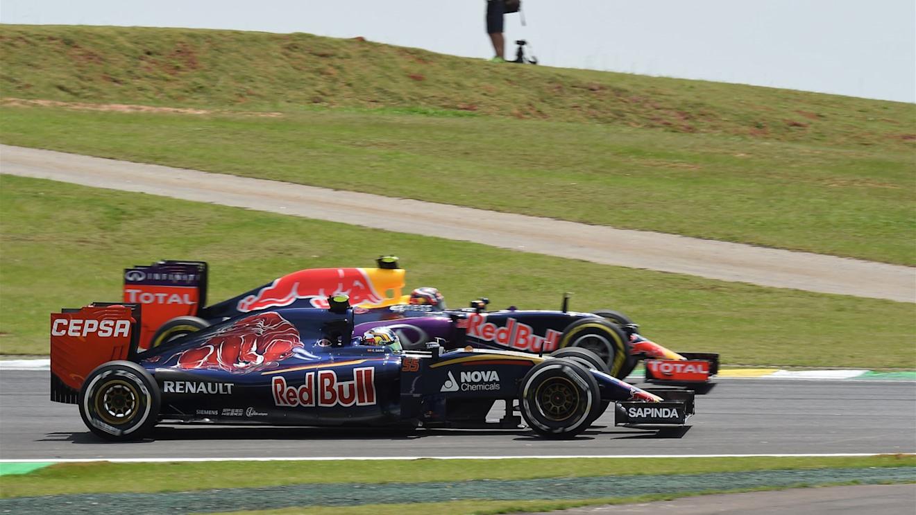 Carlos Sainz (ESP) Scuderia Toro Rosso STR10 and Daniil Kvyat (RUS) Red Bull Racing RB11 at Formula One World Championship, Rd18, Brazilian Grand Prix, Qualifying, Interlagos, Sao Paulo, Brazil, Saturday 14 November 2015. © Sutton Motorsport Images