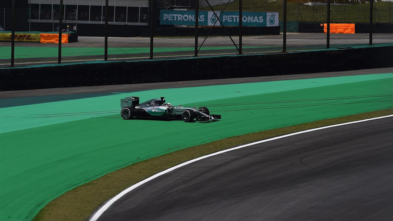 Lewis Hamilton (GBR) Mercedes AMG F1 W06 spins in FP3 at Formula One World Championship, Rd18, Brazilian Grand Prix, Qualifying, Interlagos, Sao Paulo, Brazil, Saturday 14 November 2015. © Sutton Motorsport Images