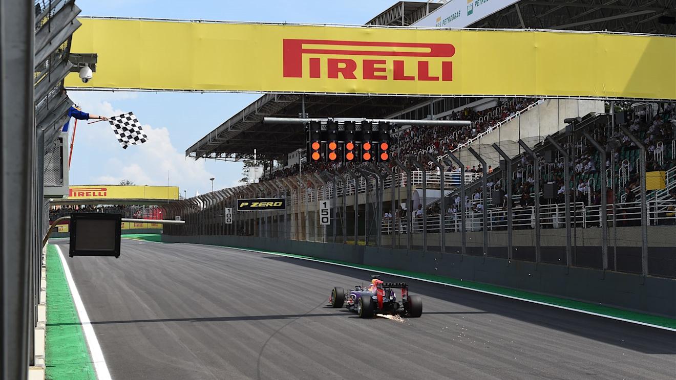 Daniel Ricciardo (AUS) Red Bull Racing RB11 and sparks and takes the chequered flag at the end of Qualifying at Formula One World Championship, Rd18, Brazilian Grand Prix, Qualifying, Interlagos, Sao Paulo, Brazil, Saturday 14 November 2015. © Sutton Motorsport Images