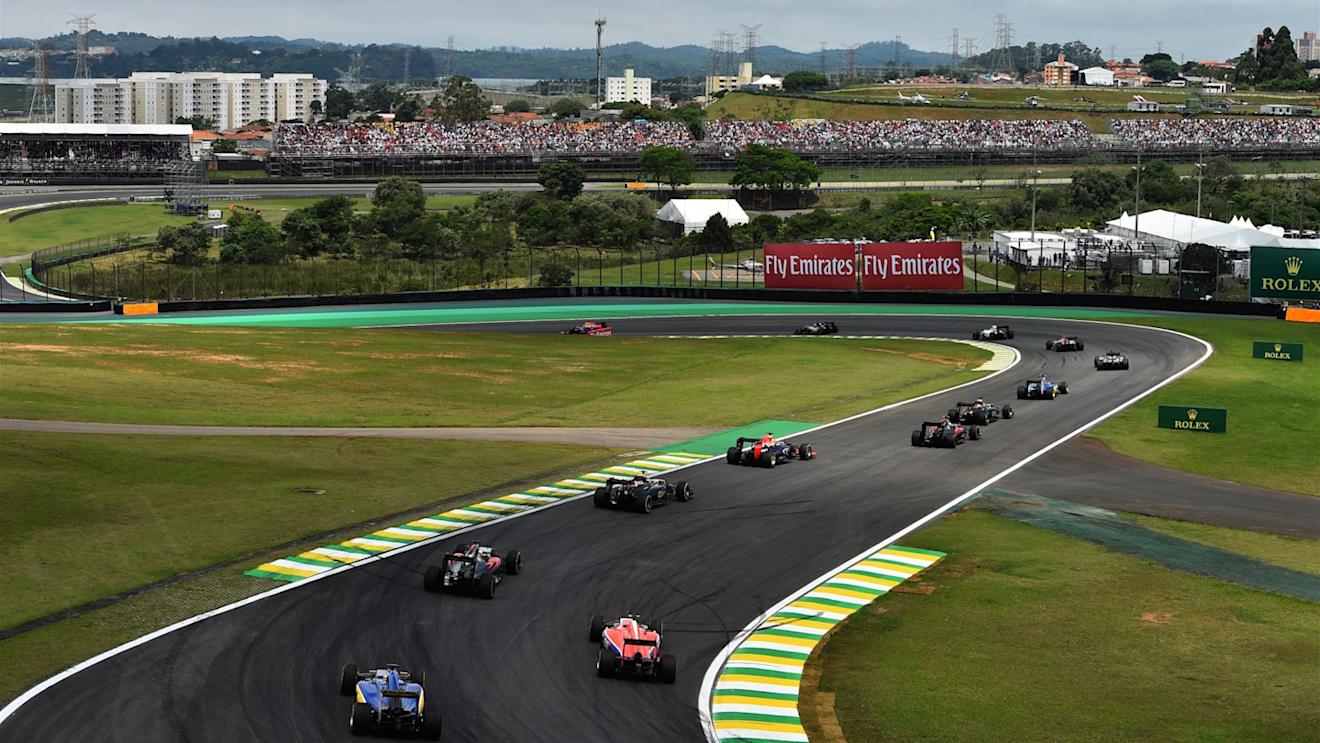 Marcus Ericsson (SWE) Sauber C34 and Will Stevens (GBR) Marussia at the start of the race at Formula One World Championship, Rd18, Brazilian Grand Prix, Race, Interlagos, Sao Paulo, Brazil, Sunday 15 November 2015. © Sutton Motorsport Images