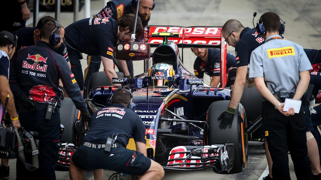 Carlos Sainz jr (ESP) Scuderia Toro Rosso STR10 pit stop at Formula One World Championship, Rd9, British Grand Prix, Qualifying, Silverstone, England, Saturday 4 July 2015. © Sutton Motorsport Images