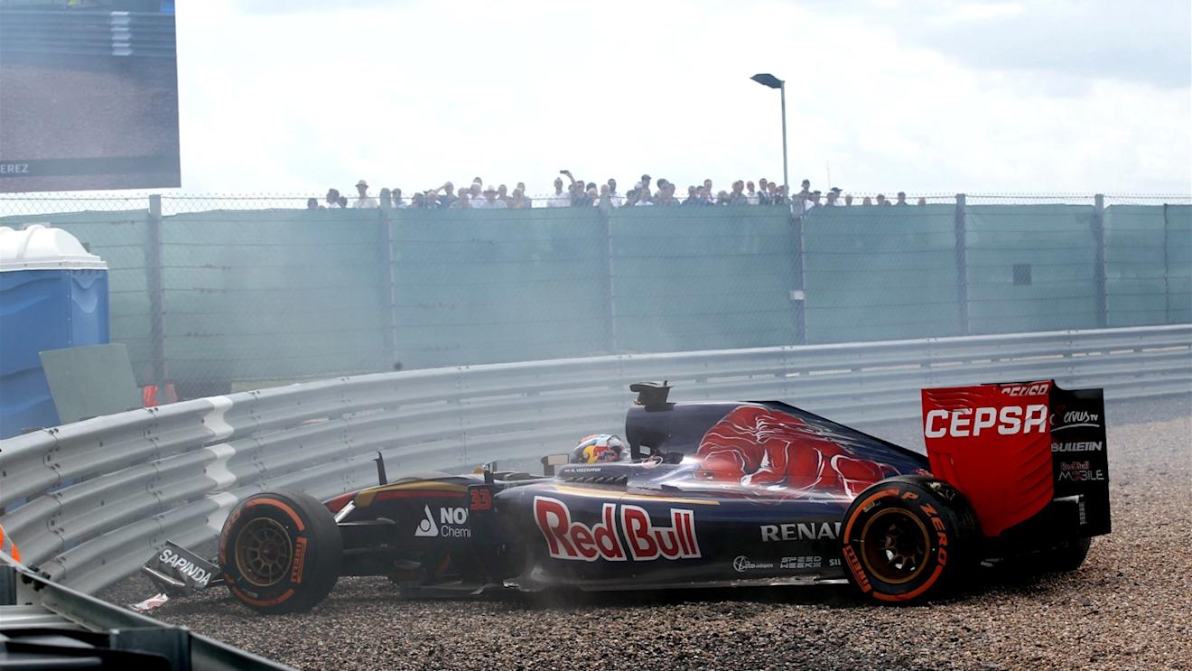 Max Verstappen (NDL) Scuderia Toro Rosso STR10 crashes into the gravel at Formula One World Championship, Rd9, British Grand Prix, Race, Silverstone, England, Sunday 5 July 2015. © Sutton Motorsport Images