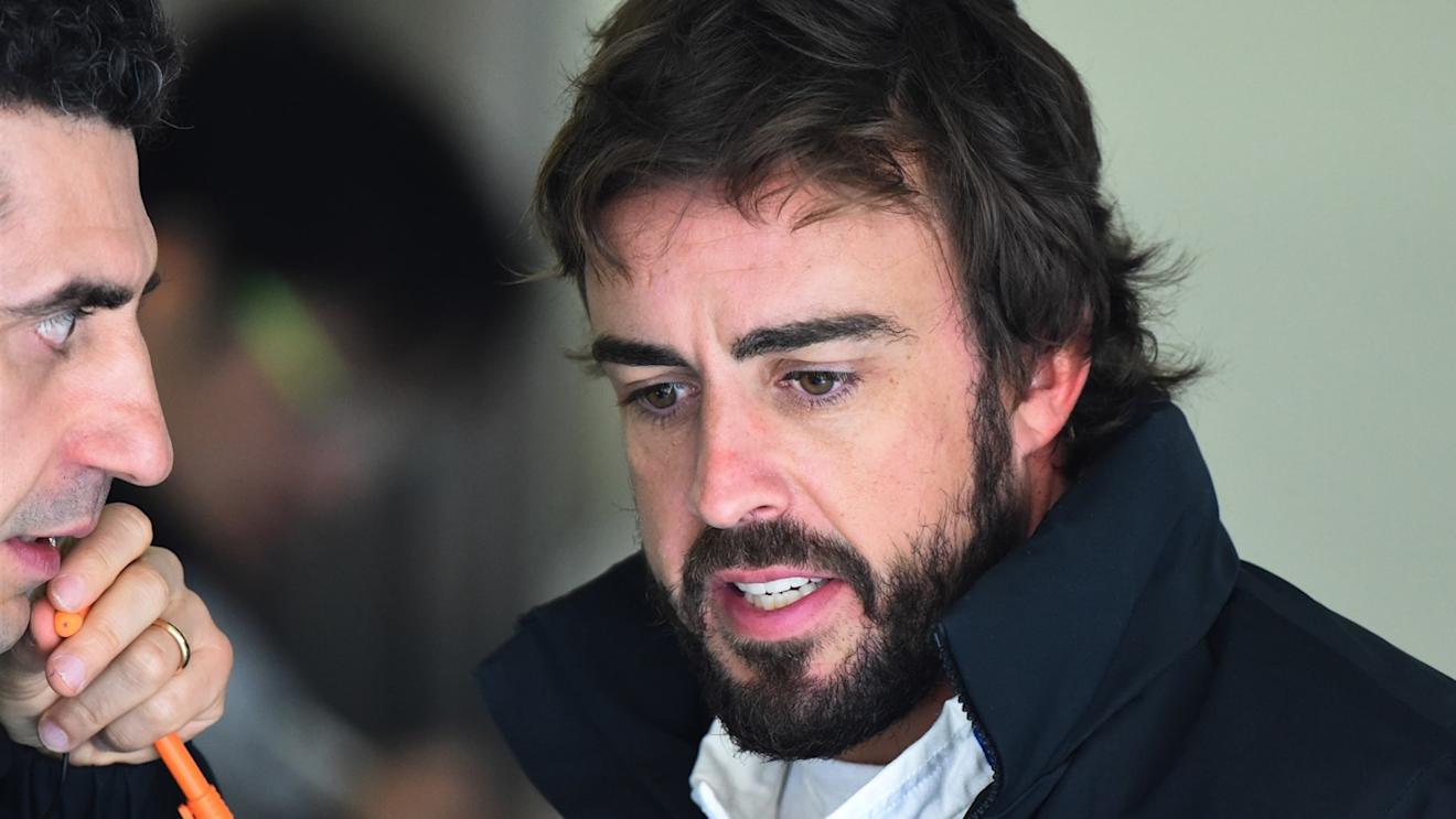 Fernando Alonso (ESP) McLaren talks with Andrea Stella (ITA) McLaren Race Engineer at Formula One World Championship, Rd3, Chinese Grand Prix, Practice, Shanghai, China, Friday 10 April 2015. © Sutton Motorsport Images
