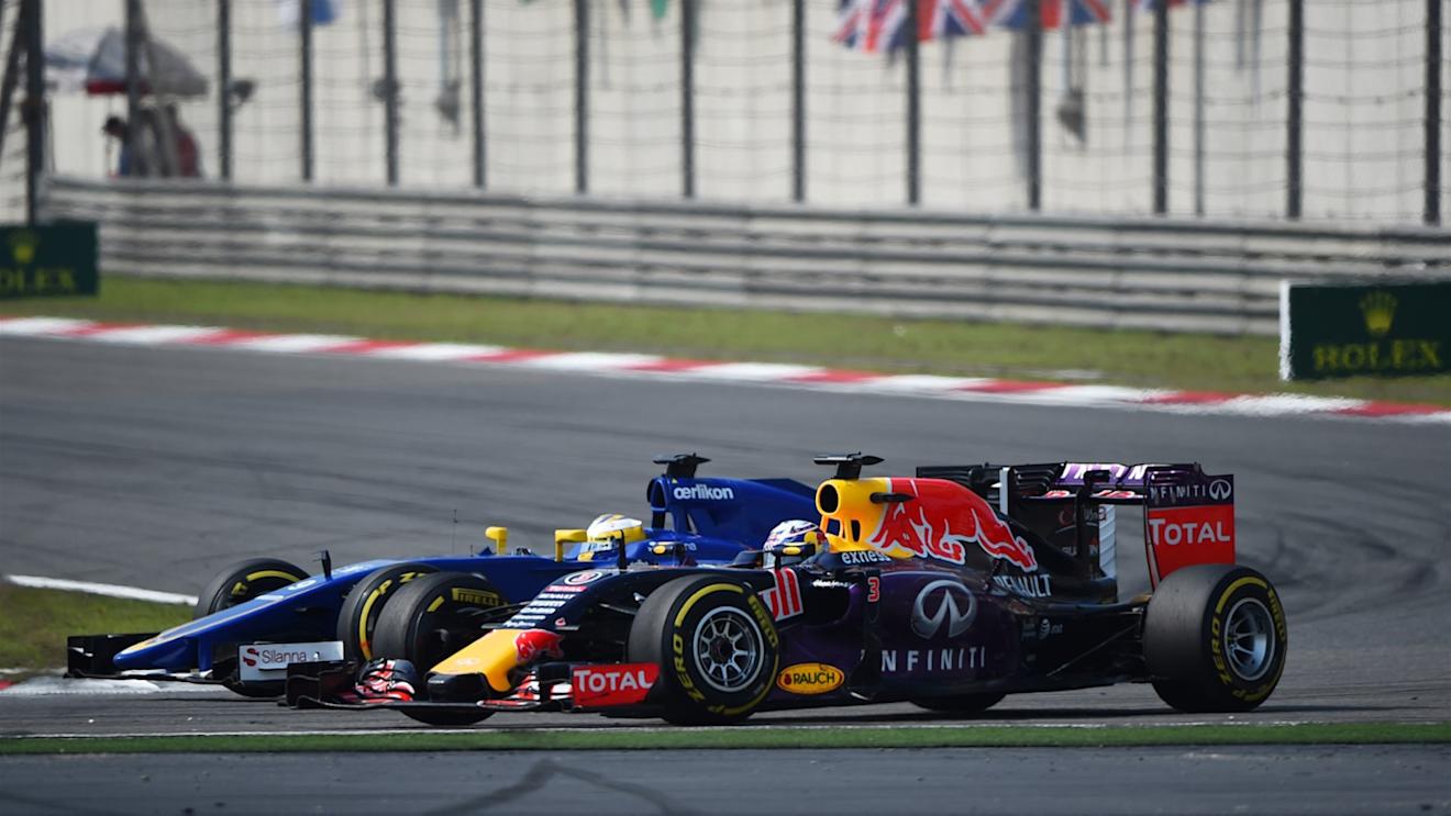 Marcus Ericsson (SWE) Sauber C34 and Daniel Ricciardo (AUS) Red Bull Racing RB11 battle at Formula One World Championship, Rd3, Chinese Grand Prix, Race, Shanghai, China, Sunday 12 April 2015. © Sutton Motorsport Images