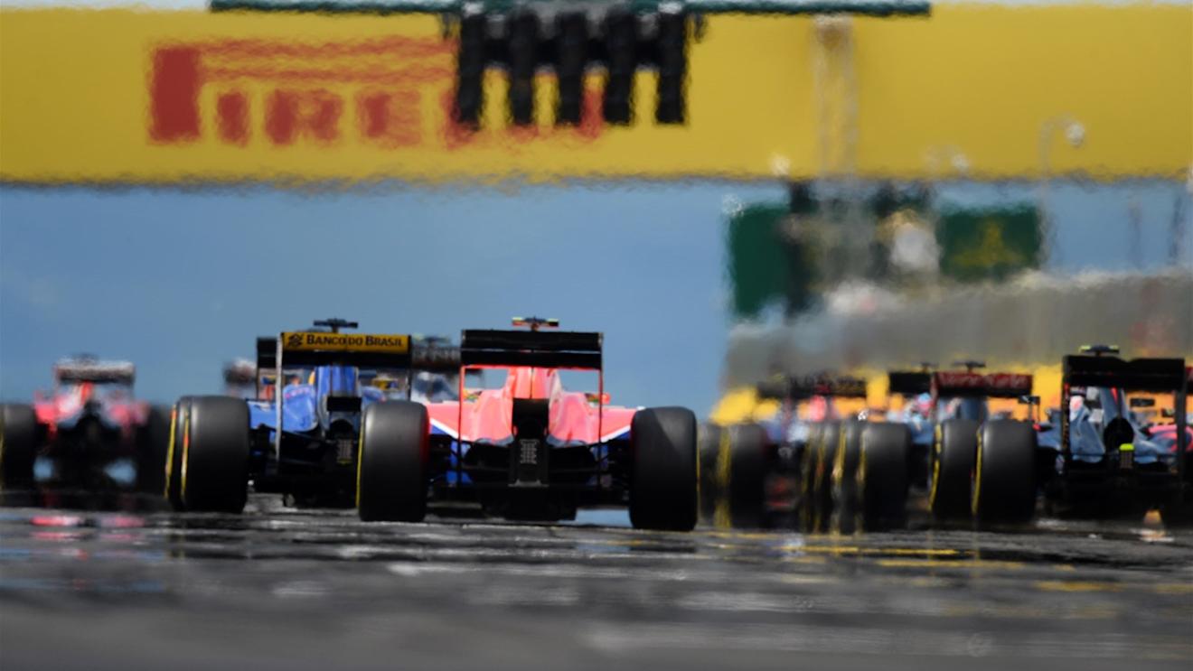 The start of the race at Formula One World Championship, Rd10, Hungarian Grand Prix, Race, Hungaroring, Hungary, Sunday 26 July 2015. © Sutton Motorsport Images