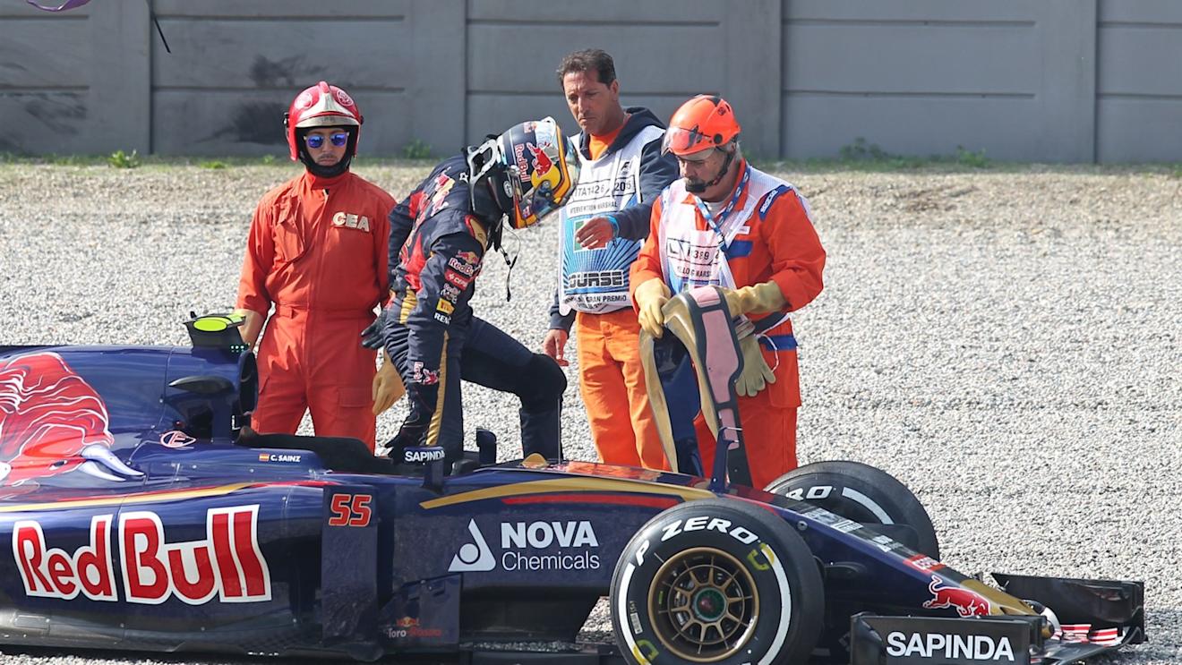 Carlos Sainz (ESP) Scuderia Toro Rosso spins into the gravel in FP1 at Formula One World Championship, Rd12, Italian Grand Prix, Practice, Monza, Italy, Friday 4  September 2015. © Sutton Motorsport Images