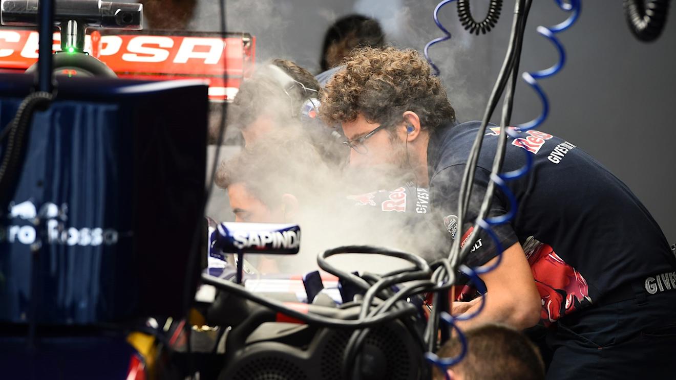 Scuderia Toro Rosso STR10 and dry ice at Formula One World Championship, Rd14, Japanese Grand Prix, Practice, Suzuka, Japan, Friday 25 September 2015. © Sutton Motorsport Images