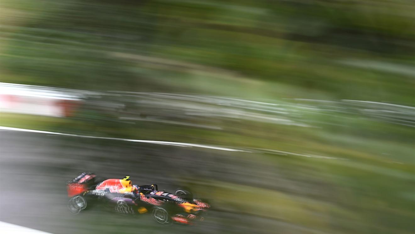 Daniil Kvyat (RUS) Red Bull Racing RB11 at Formula One World Championship, Rd14, Japanese Grand Prix, Qualifying, Suzuka, Japan, Saturday 26 September 2015. © Sutton Motorsport Images