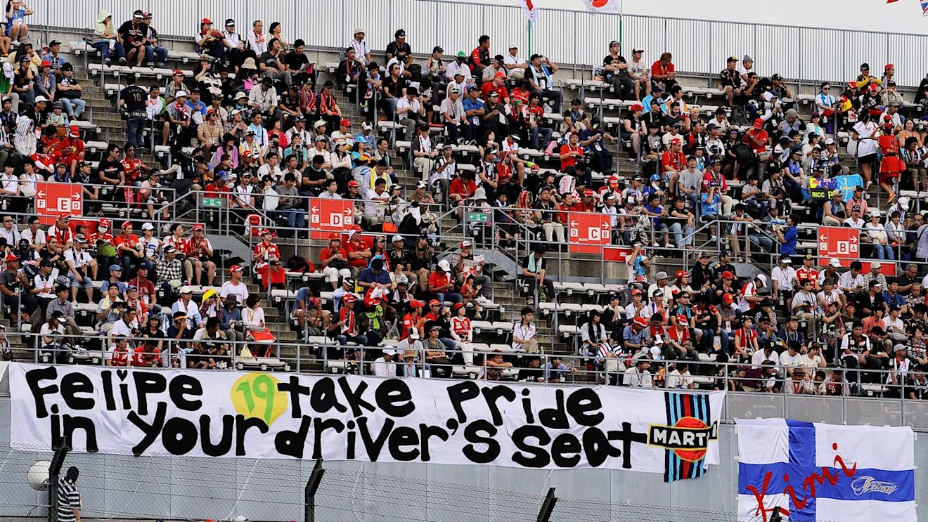 Fans and a banner for Felipe Massa (BRA) Williams at Formula One World Championship, Rd14, Japanese Grand Prix, Qualifying, Suzuka, Japan, Saturday 26 September 2015. © Sutton Motorsport Images