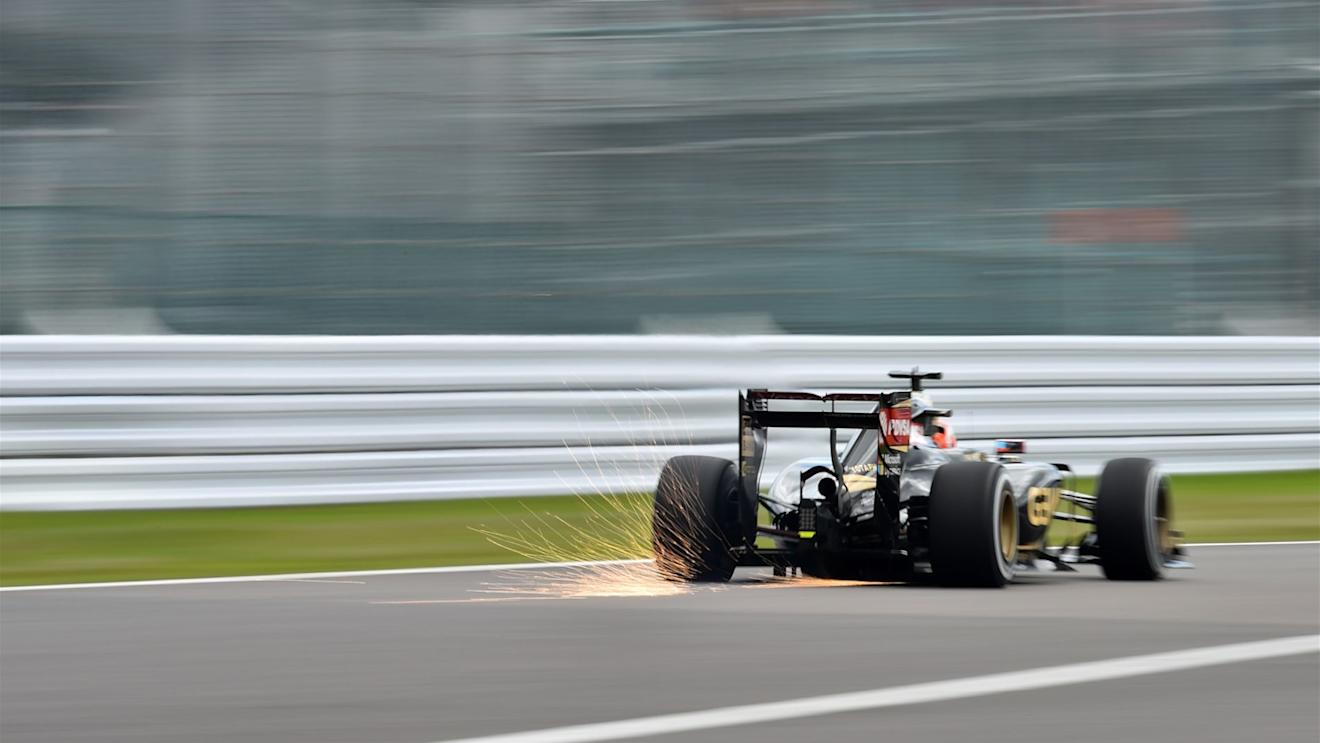 Romain Grosjean (FRA) Lotus E23 Hybrid at Formula One World Championship, Rd14, Japanese Grand Prix, Qualifying, Suzuka, Japan, Saturday 26 September 2015. © Sutton Motorsport Images