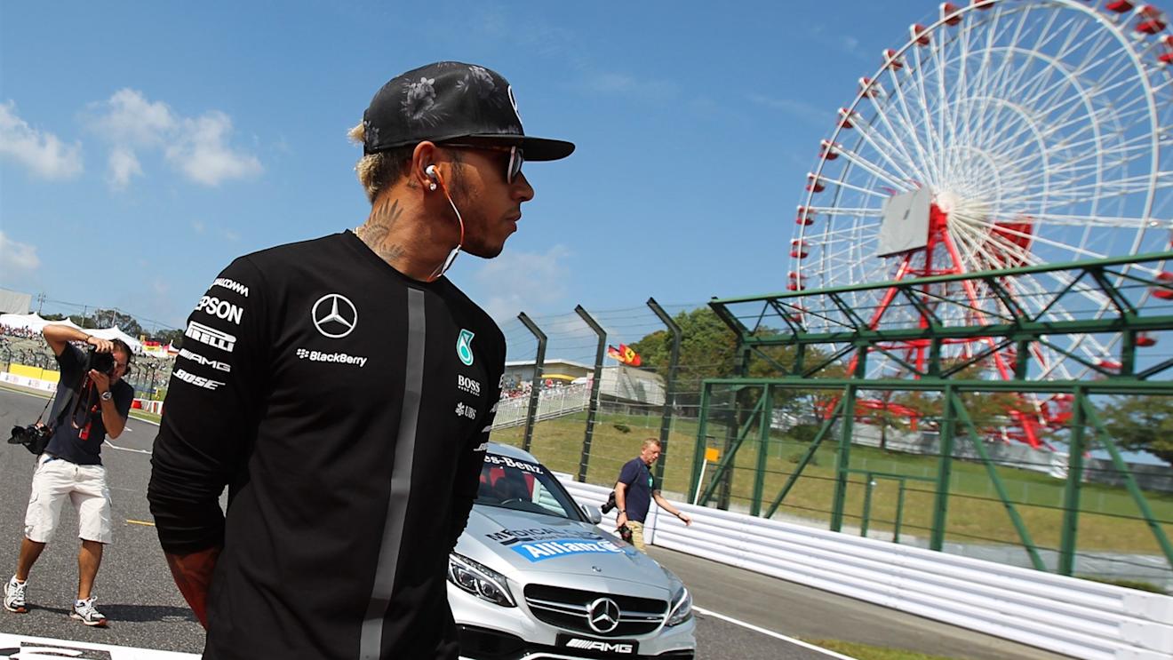 Lewis Hamilton (GBR) Mercedes AMG F1 at the drivers parade at Formula One World Championship, Rd14, Japanese Grand Prix, Race, Suzuka, Japan, Sunday 27 September 2015. © Sutton Motorsport Images