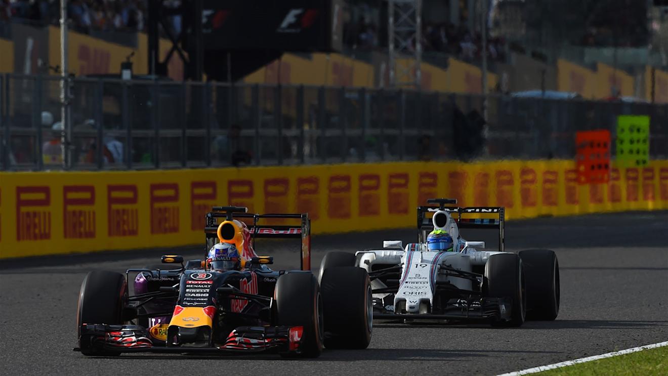 Daniel Ricciardo (AUS) Red Bull Racing RB11 and Felipe Massa (BRA) Williams FW37 at Formula One World Championship, Rd14, Japanese Grand Prix, Race, Suzuka, Japan, Sunday 27 September 2015. © Sutton Motorsport Images