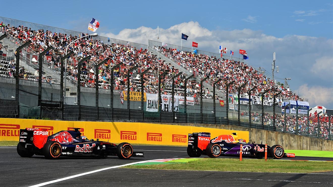 Daniil Kvyat (RUS) Red Bull Racing RB11 leads Max Verstappen (NDL) Scuderia Toro Rosso STR10 at Formula One World Championship, Rd14, Japanese Grand Prix, Race, Suzuka, Japan, Sunday 27 September 2015. © Sutton Motorsport Images