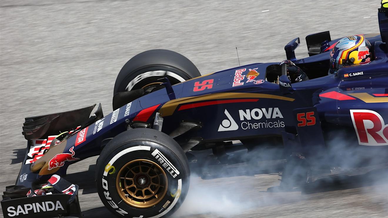 Max Verstappen (NDL) Scuderia Toro Rosso STR10 locks up at Formula One World Championship, Rd2, Malaysian Grand Prix, Practice, Sepang, Malaysia, Friday 27  March 2015. © Sutton Motorsport Images