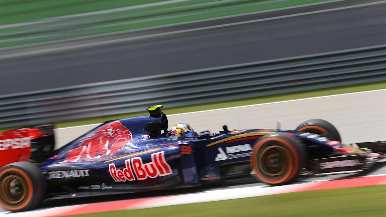 Carlos Sainz jr (ESP) Scuderia Toro Rosso STR10 at Formula One World Championship, Rd2, Malaysian Grand Prix, Qualifying, Sepang, Malaysia, Saturday 28  March 2015. © Sutton Motorsport Images
