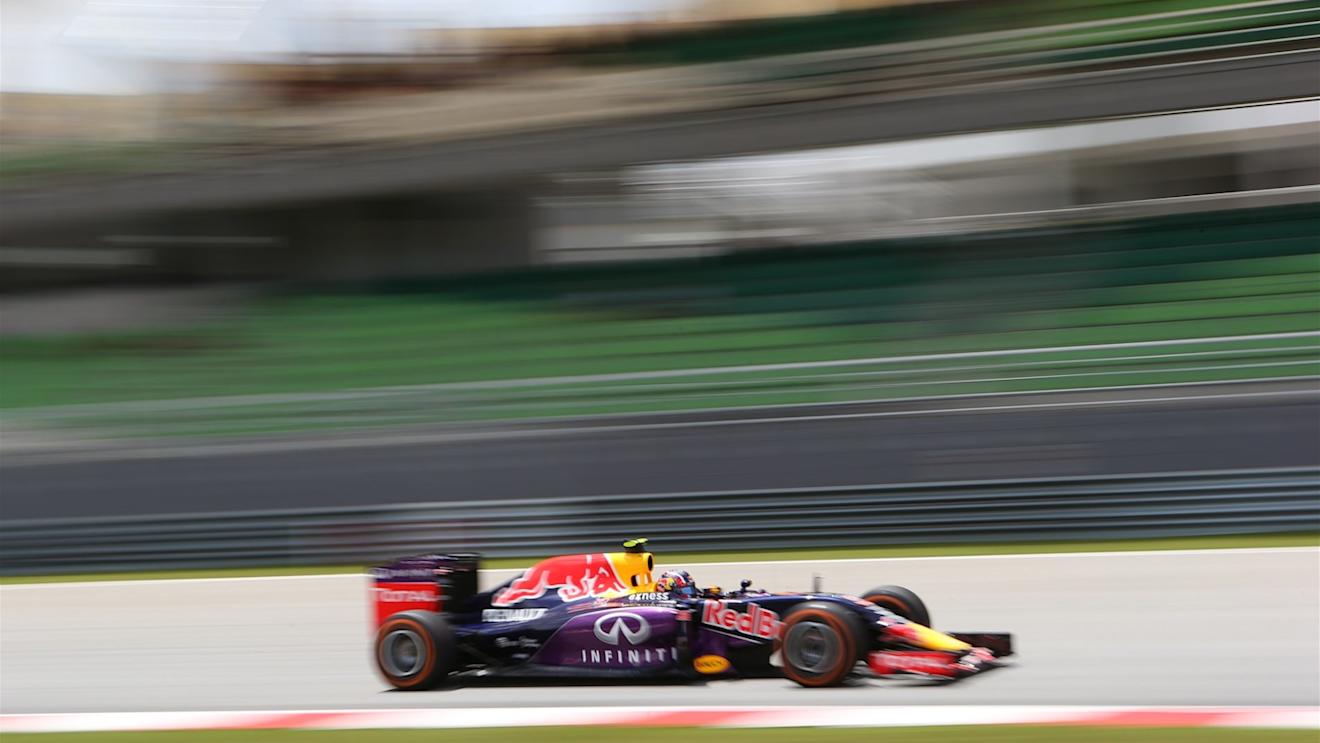 Daniil Kvyat (RUS) Red Bull Racing RB11 at Formula One World Championship, Rd2, Malaysian Grand Prix, Qualifying, Sepang, Malaysia, Saturday 28  March 2015. © Sutton Motorsport Images