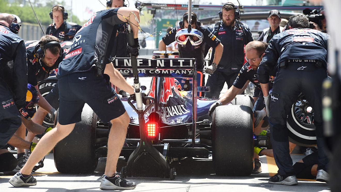 Daniil Kvyat (RUS) Red Bull Racing RB11 makes a pit stop at Formula One World Championship, Rd2, Malaysian Grand Prix, Qualifying, Sepang, Malaysia, Saturday 28  March 2015. © Sutton Motorsport Images