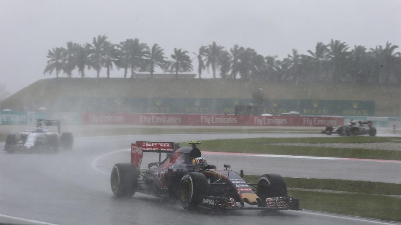 Carlos Sainz jr (ESP) Scuderia Toro Rosso STR10 at Formula One World Championship, Rd2, Malaysian Grand Prix, Qualifying, Sepang, Malaysia, Saturday 28  March 2015. © Sutton Motorsport Images
