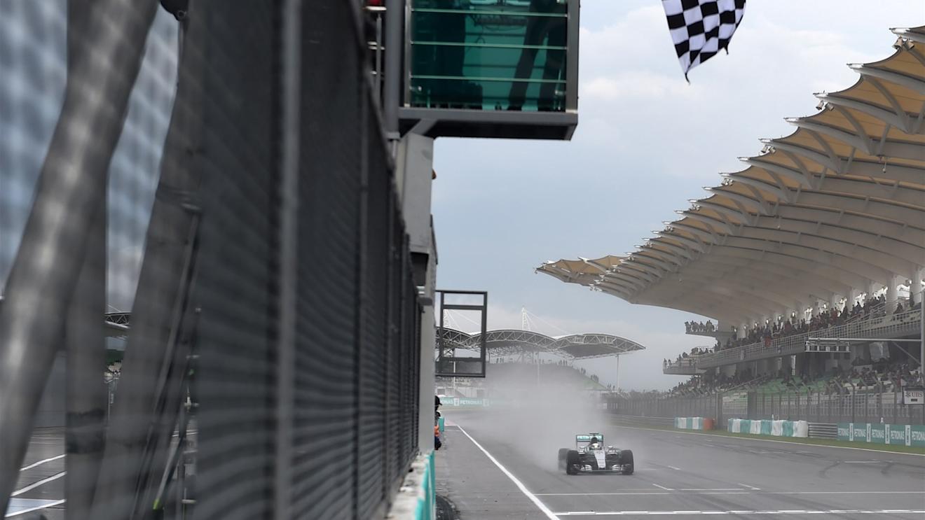 Pole sitter Lewis Hamilton (GBR) Mercedes AMG F1 W06 takes the chequered flag at Formula One World Championship, Rd2, Malaysian Grand Prix, Qualifying, Sepang, Malaysia, Saturday 28  March 2015. © Sutton Motorsport Images