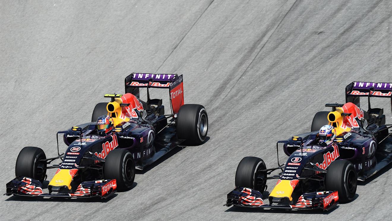 Daniil Kvyat (RUS) Red Bull Racing RB11 and Daniel Ricciardo (AUS) Red Bull Racing RB11 battle at Formula One World Championship, Rd2, Malaysian Grand Prix, Race, Sepang, Malaysia, Sunday 29 March 2015. © Sutton Motorsport Images