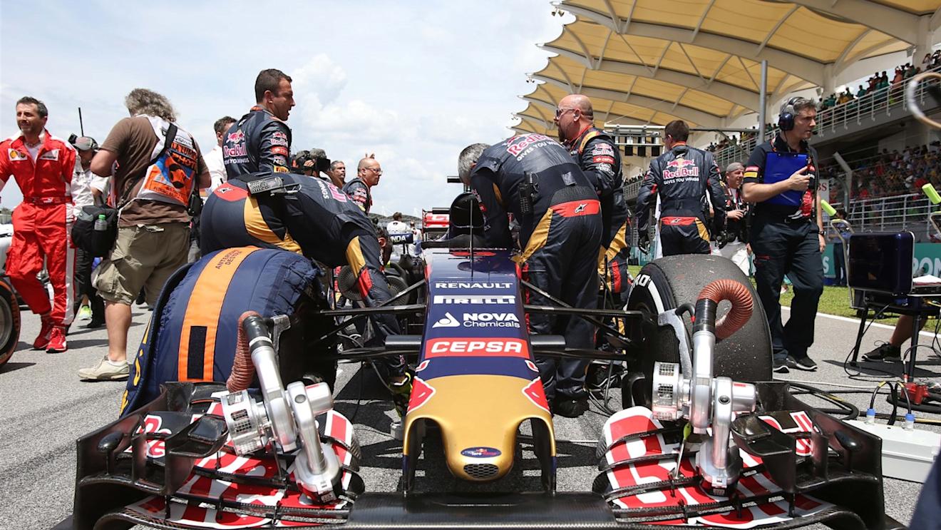 Max Verstappen (NDL) Scuderia Toro Rosso STR10 on the grid  at Formula One World Championship, Rd2, Malaysian Grand Prix, Race, Sepang, Malaysia, Sunday 29 March 2015. © Sutton Motorsport Images
