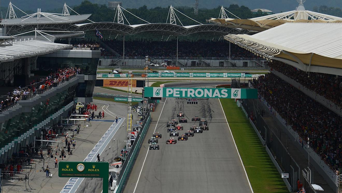 Lewis Hamilton (GBR) Mercedes AMG F1 W06 leads at the start at Formula One World Championship, Rd2, Malaysian Grand Prix, Race, Sepang, Malaysia, Sunday 29 March 2015. © Sutton Motorsport Images