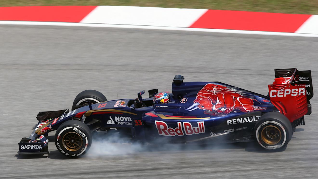Max Verstappen (NDL) Scuderia Toro Rosso STR10 locks up at Formula One World Championship, Rd2, Malaysian Grand Prix, Practice, Sepang, Malaysia, Friday 27  March 2015. © Sutton Motorsport Images