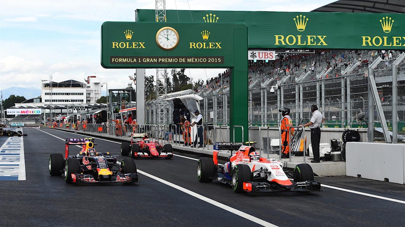 Alexander Rossi (USA) Marussia and Daniil Kvyat (RUS) Red Bull Racing RB11 at Formula One World Championship, Rd17, Mexican Grand Prix, Practice, Circuit Hermanos Rodriguez, Mexico City, Mexico, Friday 30 October 2015. © Sutton Motorsport Images
